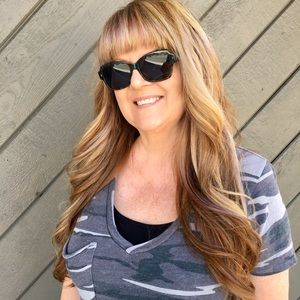 Meet your Posher, Debbie